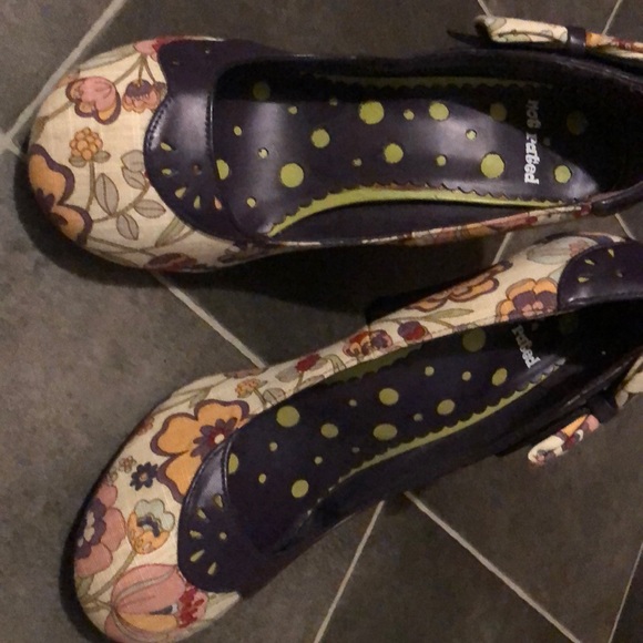 Shoes - Picture 5 of 5